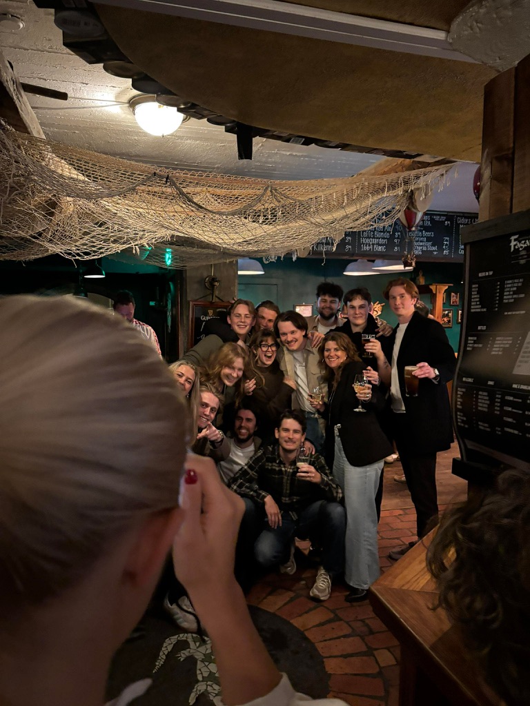 Oklar gruppbild på Fagans